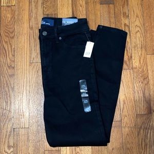 NWT! Gap Universal Legging Jeans, Black, Size 6/ 28R.